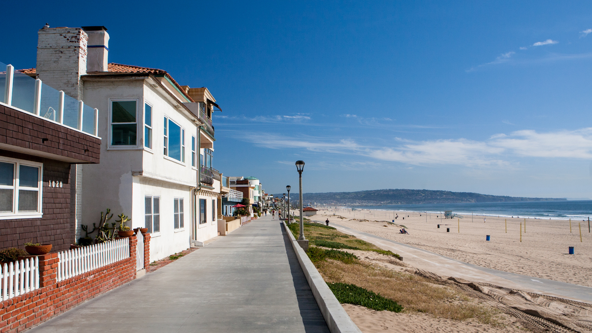 Manhattan Beach homes near the sand